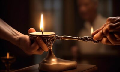 candle snuffer usage instructions